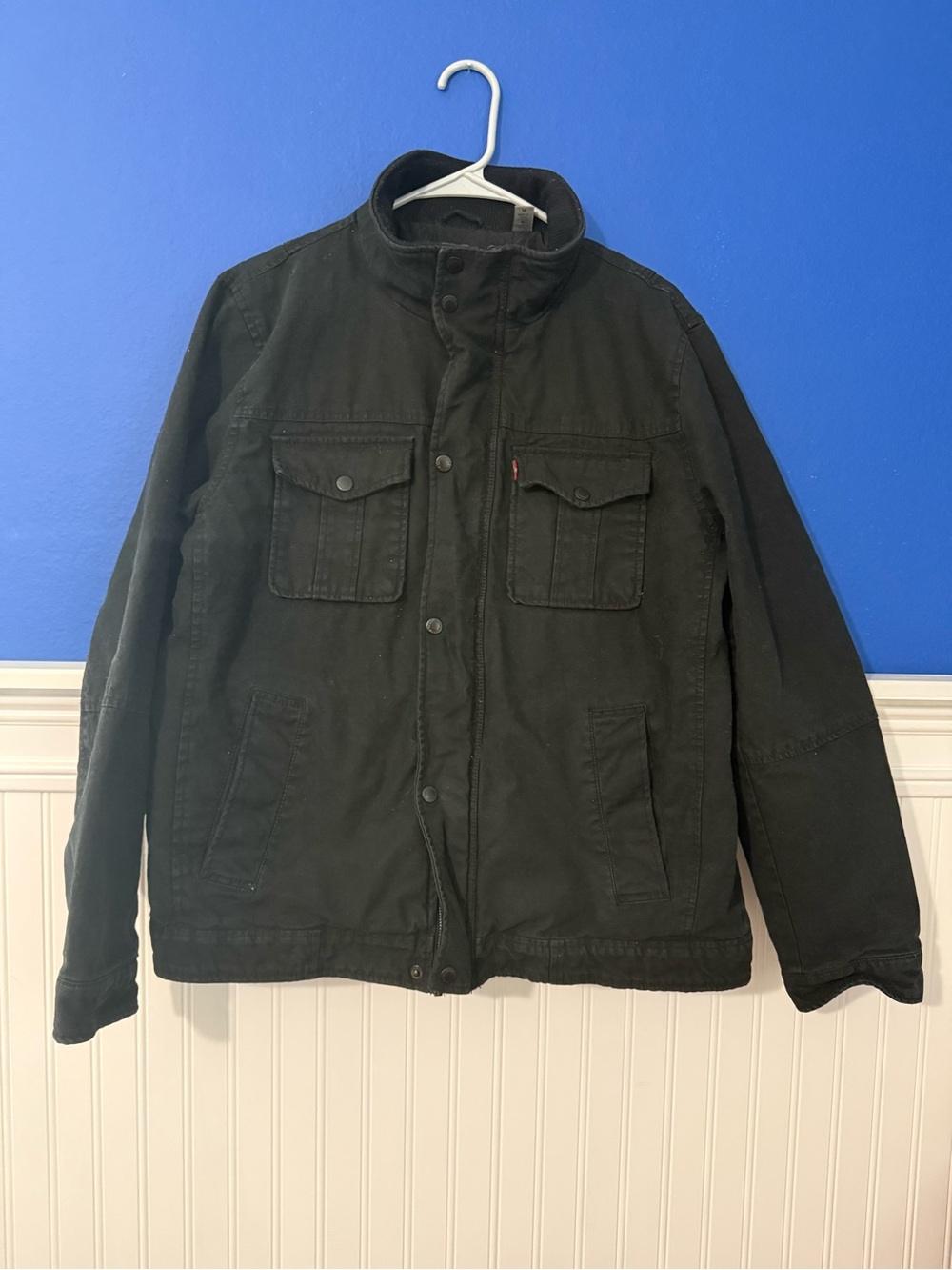 Men’s Levi’s canvas jacket. Quilt lined. Military trucker barn chore jacket.